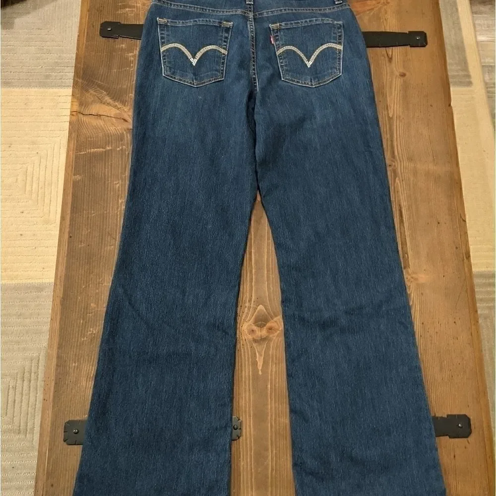 Levis questions leave